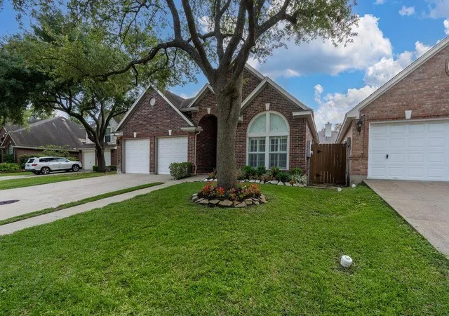 Photo 3 of Single family home for sale at 1211 Campton Ct, Houston, TX 77055 | MLS# 59621305 | Listing updated on 2026-07-15