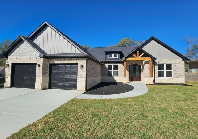 1st image of 811 Overbrook Dr, Huntsville, TX 77340 | MLS# 95468247