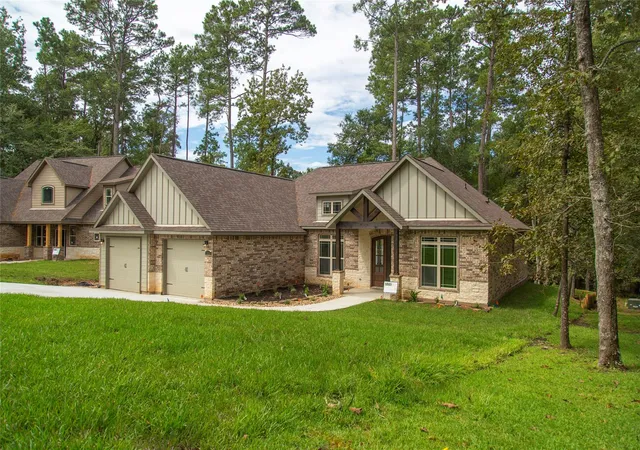 Photo 3 of Sale Pending at 811 Overbrook Dr, Huntsville, TX 77340 | MLS# 95468247 | Listing updated on 2026-08-14