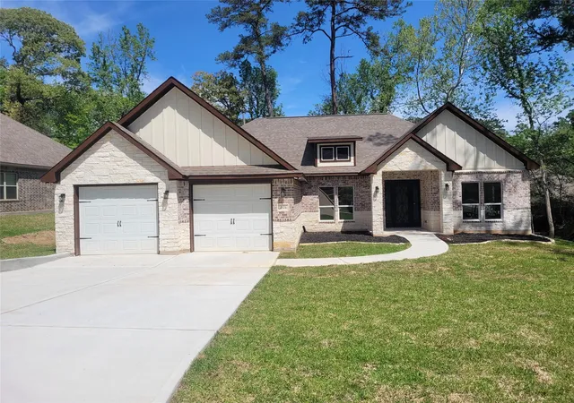 Photo 3 of Sale Pending at 811 Overbrook Dr, Huntsville, TX 77340 | MLS# 95468247 | Listing updated on 2026-08-14