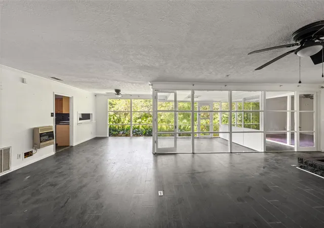 5th image of 2360 Gladys St, Beaumont, TX 77702 | MLS# 25673630