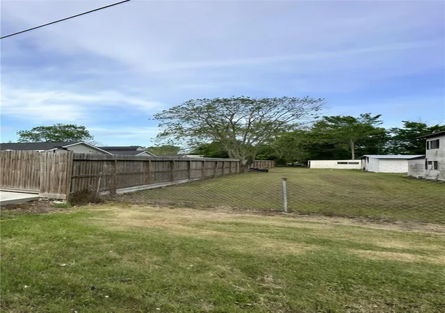 15th image of 207 S 5th St, Highlands, TX 77562 | MLS# 44726927