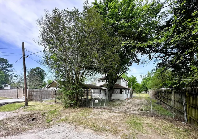 2nd image of 207 S 5th St, Highlands, TX 77562 | MLS# 44726927