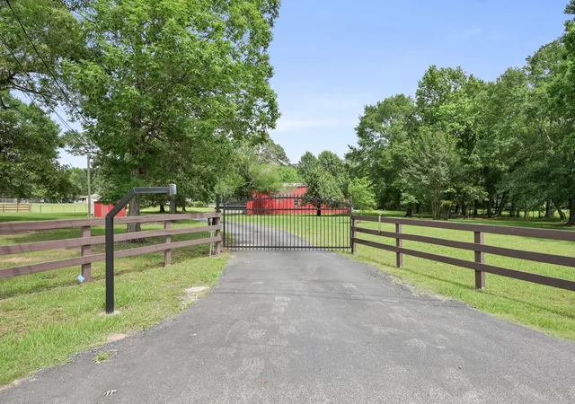 Photo 2 of Single family home for sale at 15306 Rabon Chapel Rd, Montgomery, TX 77316 | MLS# 23405248 | Listing updated on 2026-06-29