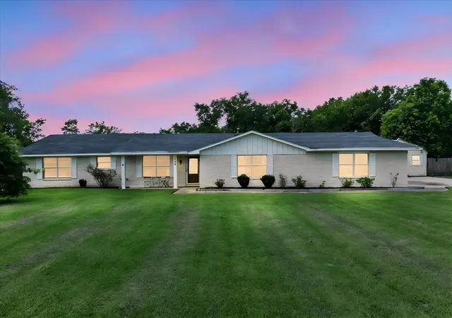 Homes for sale in Anahuac, TX | 804 Otter Rd, Anahuac, TX 77514 | MLS# 77976791