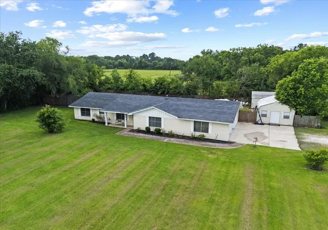 Homes for sale in Anahuac, TX | 804 Otter Rd, Anahuac, TX 77514 | MLS# 77976791