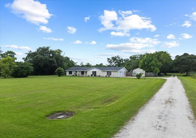 Homes for sale in Anahuac, TX | 804 Otter Rd, Anahuac, TX 77514 | MLS# 77976791