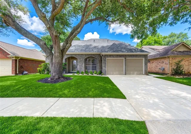 1st image of 4754 Wynnview Dr, Friendswood, TX 77546 | MLS# 89656341