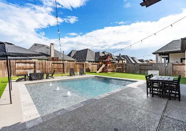 2nd image of 8815 Autumn Pine Dr, Missouri City, TX 77459 | MLS# 85292348