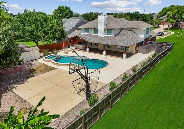 Photo 2 of Single family home for sale at 2322 Meadow Briar Dr, Sugar Land, TX 77498 | MLS# 68883892 | Listing updated on 2026-09-17