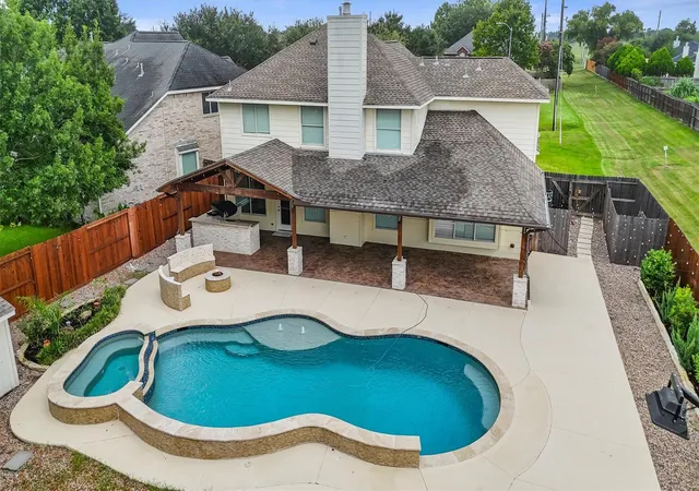 Photo 3 of Single family home for sale at 2322 Meadow Briar Dr, Sugar Land, TX 77498 | MLS# 68883892 | Listing updated on 2026-09-17