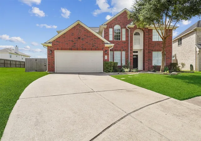 Photo 3 of Single family home for sale at 2322 Meadow Briar Dr, Sugar Land, TX 77498 | MLS# 68883892 | Listing updated on 2026-09-17