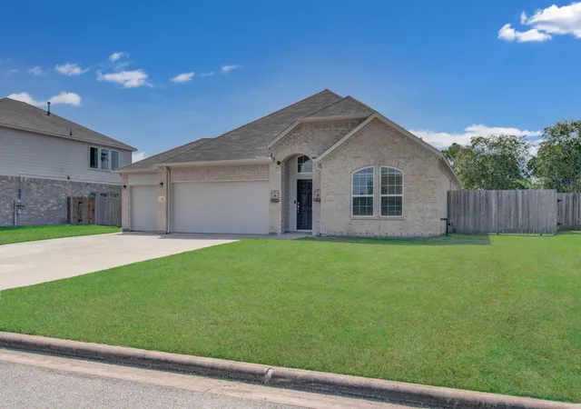 Photo 2 of Single family home for sale at 537 Green Meadows Dr, West Columbia, TX 77486 | MLS# 65512801 | Listing updated on 2026-09-05