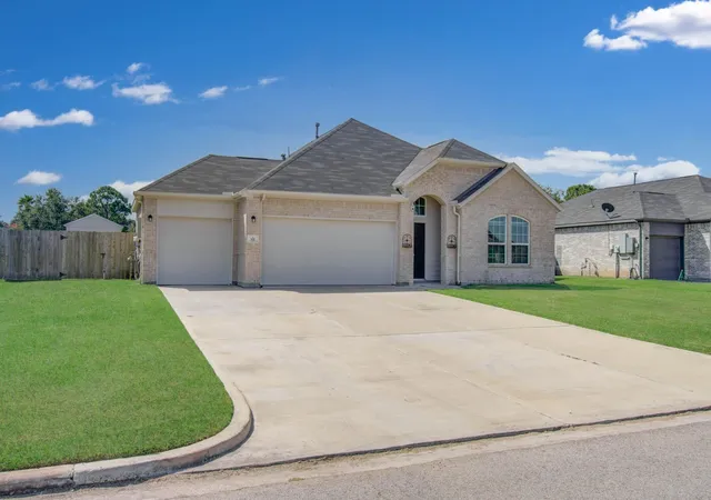 Photo 3 of Single family home for sale at 537 Green Meadows Dr, West Columbia, TX 77486 | MLS# 65512801 | Listing updated on 2026-09-05