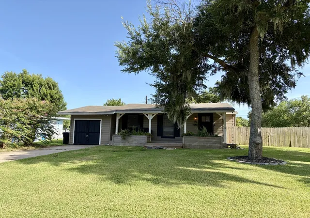 1st image of 52 Periwinkle Ct, Lake Jackson, TX 77566 | MLS# 24900561