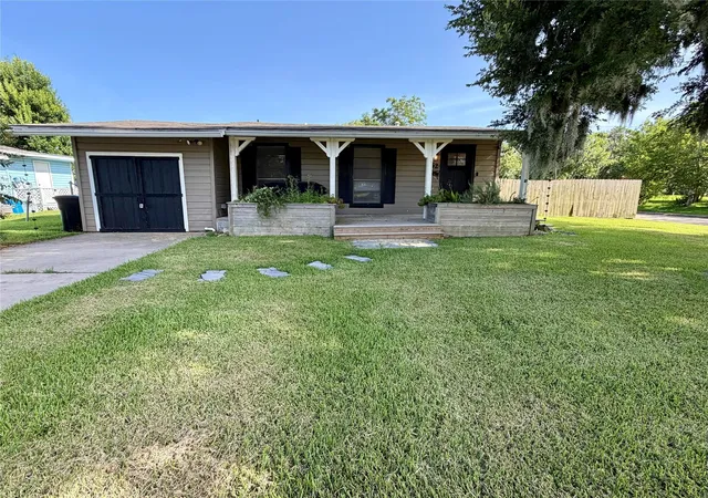 25th image of 52 Periwinkle Ct, Lake Jackson, TX 77566 | MLS# 24900561