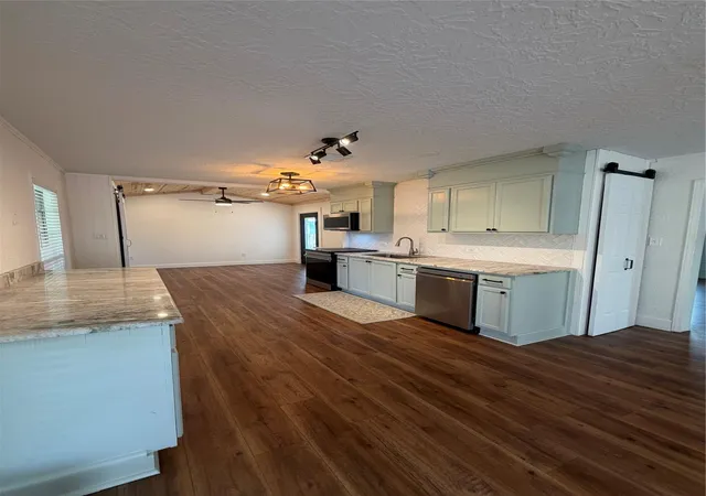 2nd image of 52 Periwinkle Ct, Lake Jackson, TX 77566 | MLS# 24900561