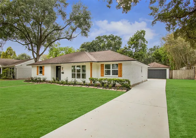 Photo 2 of Single family home for sale at 5731 Creekbend Dr, Houston, TX 77096 | MLS# 79523968 | Listing updated on 2026-09-19