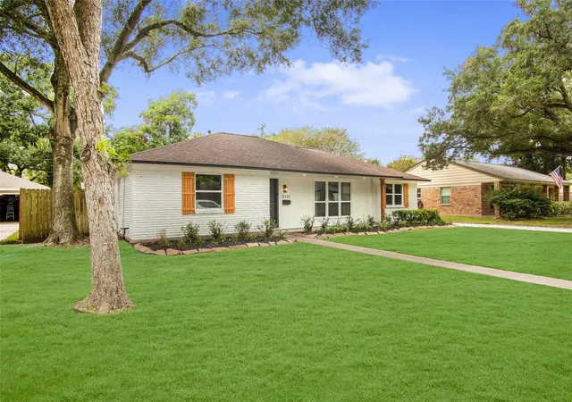 Photo 3 of Single family home for sale at 5731 Creekbend Dr, Houston, TX 77096 | MLS# 79523968 | Listing updated on 2026-09-19