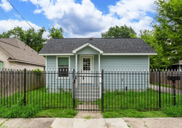 Photo 1 of Multi family home for sale at 3007 Tuam St, Houston, TX 77004 | MLS# 62793864 | Listing updated on 2026-08-26