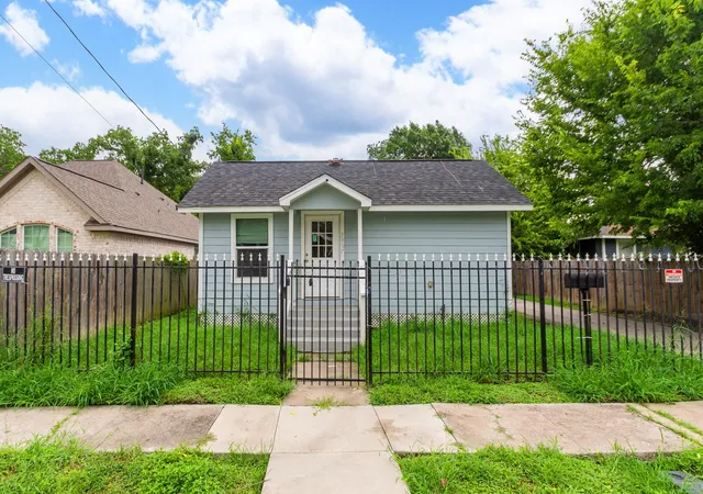 Photo 2 of Multi family home for sale at 3007 Tuam St, Houston, TX 77004 | MLS# 62793864 | Listing updated on 2026-08-26