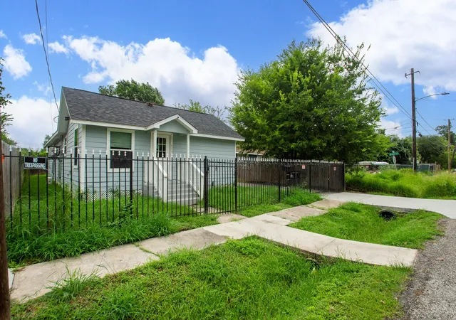 Photo 3 of Multi family home for sale at 3007 Tuam St, Houston, TX 77004 | MLS# 62793864 | Listing updated on 2026-08-26