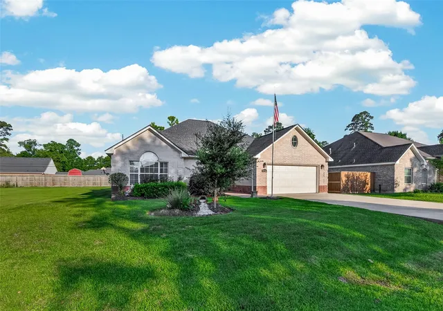 Photo 2 of Single family home for sale at 18526 Steele Point Dr, Crosby, TX 77532 | MLS# 80738351 | Listing updated on 2026-09-14