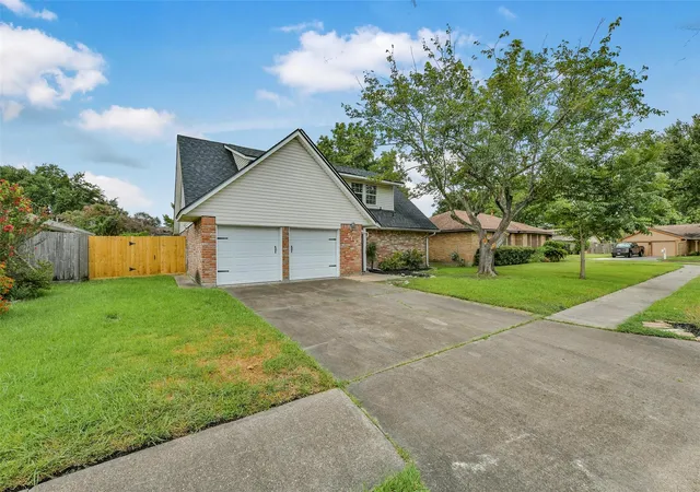 Photo 3 of Sale Pending at 513 S Crockett St, Deer Park, TX 77536 | MLS# 20772251 | Listing updated on 2026-10-07
