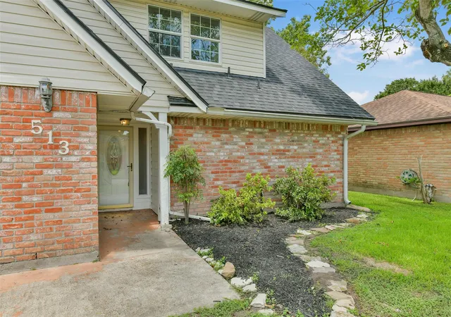 Photo 3 of Sale Pending at 513 S Crockett St, Deer Park, TX 77536 | MLS# 20772251 | Listing updated on 2026-10-07