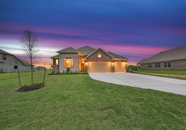 Photo 1 of Single family home for sale at 220 Dunovant Dr, Sealy, TX 77474 | MLS# 31988580 | Listing updated on 2026-09-18