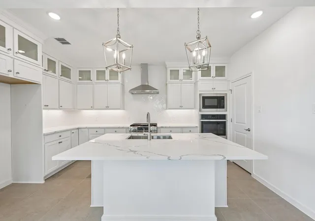 Photo 4 of Single family home for sale at 220 Dunovant Dr, Sealy, TX 77474 | MLS# 31988580 | Listing updated on 2026-09-18