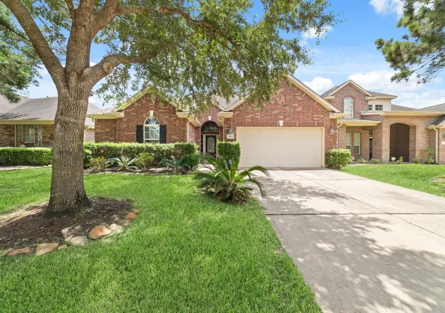 Photo 2 of Single family home for sale at 7023 Kendall Lake Ct, Richmond, TX 77407 | MLS# 97199583 | Listing updated on 2026-09-19