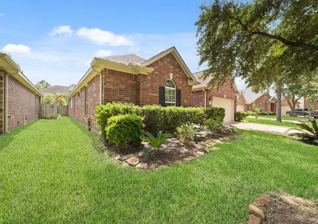 Photo 3 of Single family home for sale at 7023 Kendall Lake Ct, Richmond, TX 77407 | MLS# 97199583 | Listing updated on 2026-09-19