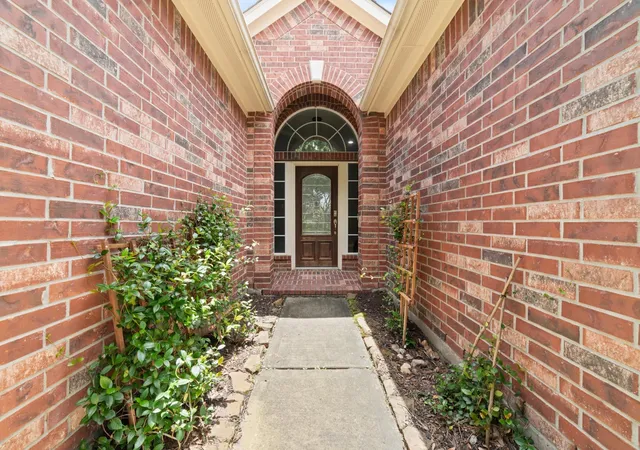 Photo 3 of Single family home for sale at 7023 Kendall Lake Ct, Richmond, TX 77407 | MLS# 97199583 | Listing updated on 2026-09-19