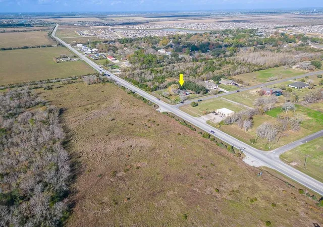 3rd image of 8321 Fm 517 Rd W, Dickinson, TX 77539 | MLS# 83284732