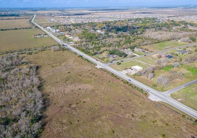 4th image of 8321 Fm 517 Rd W, Dickinson, TX 77539 | MLS# 83284732
