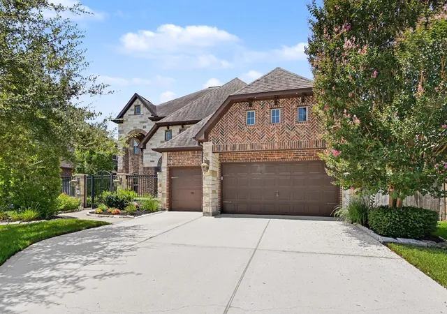 Photo 2 of Single family home for sale at 2807 Alan Lake Ln, Spring, TX 77388 | MLS# 18161526 | Listing updated on 2026-09-19