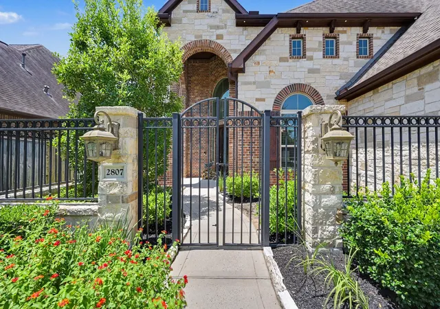 Photo 3 of Single family home for sale at 2807 Alan Lake Ln, Spring, TX 77388 | MLS# 18161526 | Listing updated on 2026-09-19