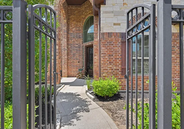 Photo 3 of Single family home for sale at 2807 Alan Lake Ln, Spring, TX 77388 | MLS# 18161526 | Listing updated on 2026-09-19