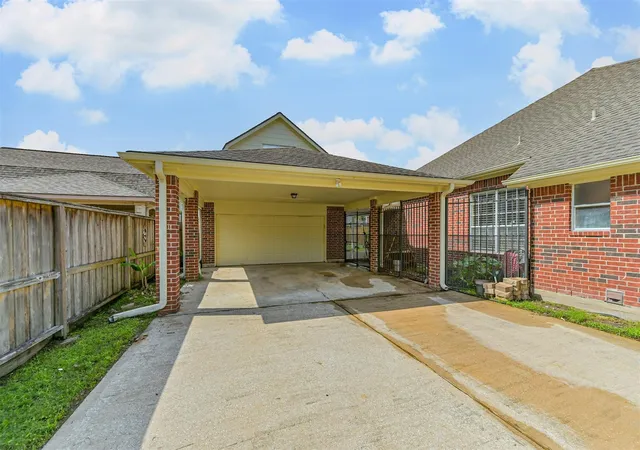 3rd image of 3519 Dry Creek Dr, Pasadena, TX 77505 | MLS# 89330101