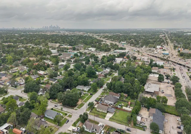 Homes for sale in Houston, TX | 4102 Erie St, Houston, TX 77087 | MLS# 46213232