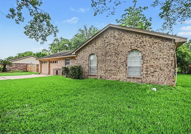 Homes for sale in La Porte, TX | 1917 Coupland Dr, La Porte, TX 77571 | MLS# 87737386