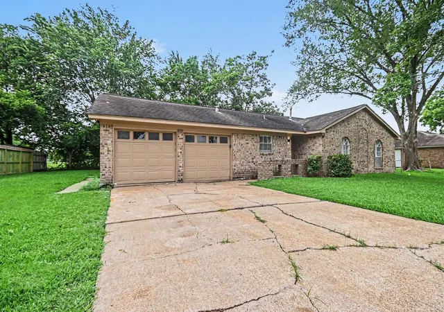 Homes for sale in La Porte, TX | 1917 Coupland Dr, La Porte, TX 77571 | MLS# 87737386