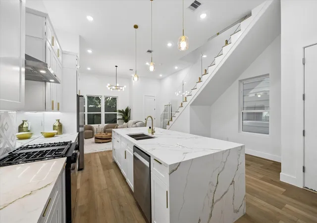 3rd image of 118 Velasco St, Houston, TX 77003 | MLS# 28926152