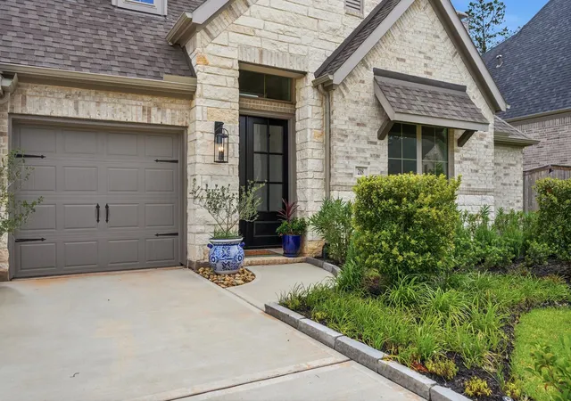2nd image of 218 Wooded Rill Ct, Willis, TX 77318 | MLS# 42147808