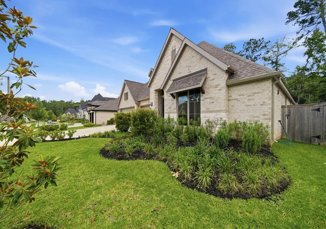 Photo 3 of Single family home for sale at 218 Wooded Rill Ct, Willis, TX 77318 | MLS# 42147808 | Listing updated on 2026-08-20