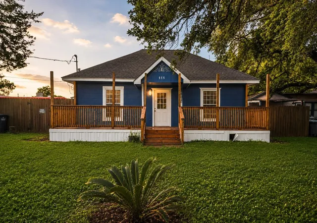 Homes for sale in Alvin, TX | 111 E Southland Ave, Alvin, TX 77511 | MLS# 72122551