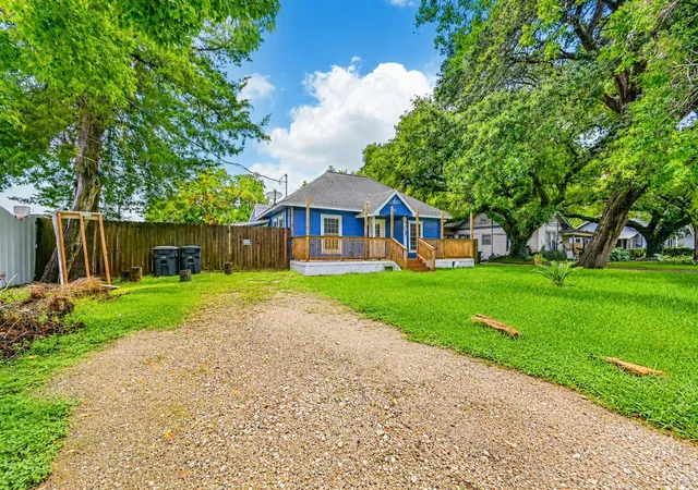 Homes for sale in Alvin, TX | 111 E Southland Ave, Alvin, TX 77511 | MLS# 72122551