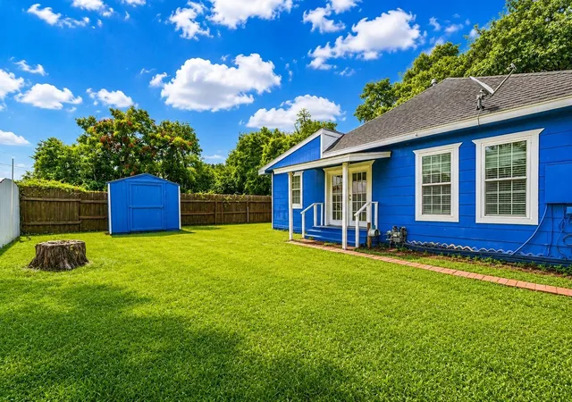 Homes for sale in Alvin, TX | 111 E Southland Ave, Alvin, TX 77511 | MLS# 72122551