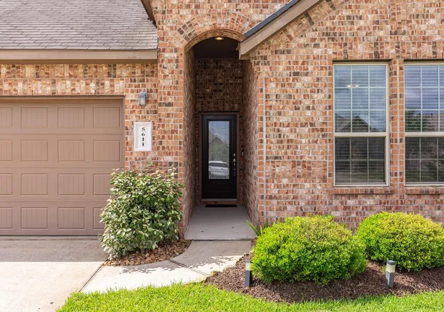 Photo 2 of Sale Pending at 5611 Claymore Meadow Ln, Spring, TX 77389 | MLS# 37705506 | Listing updated on 2026-09-07